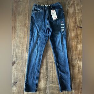 Levi’s Denim Skinny Jeans Women’s 4 short BRAND NEW